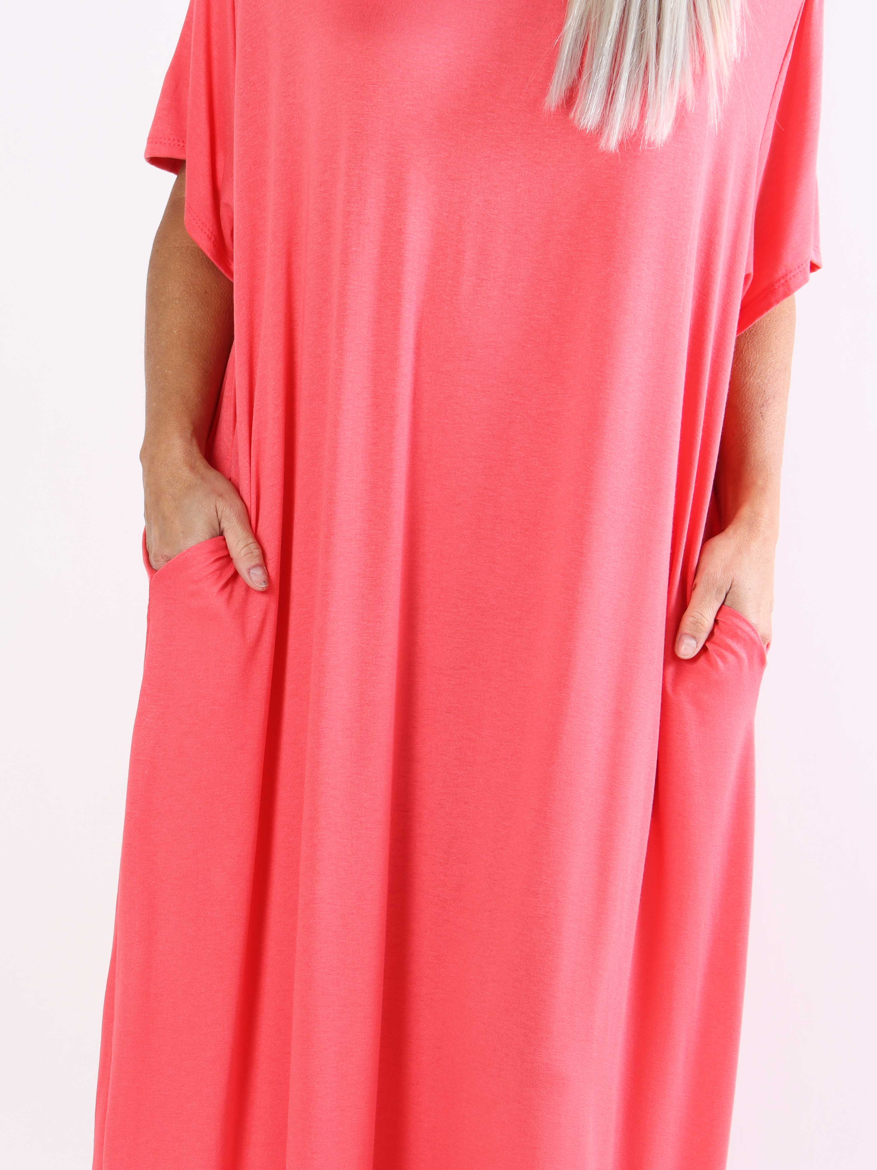 Abbie - Lang plus size t-shirtkjole i åndbart viskose stof